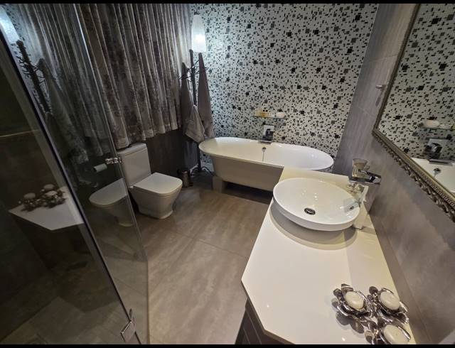 5 BEDROOM HOUSE FOR SALE IN THREE RIVERS EAST